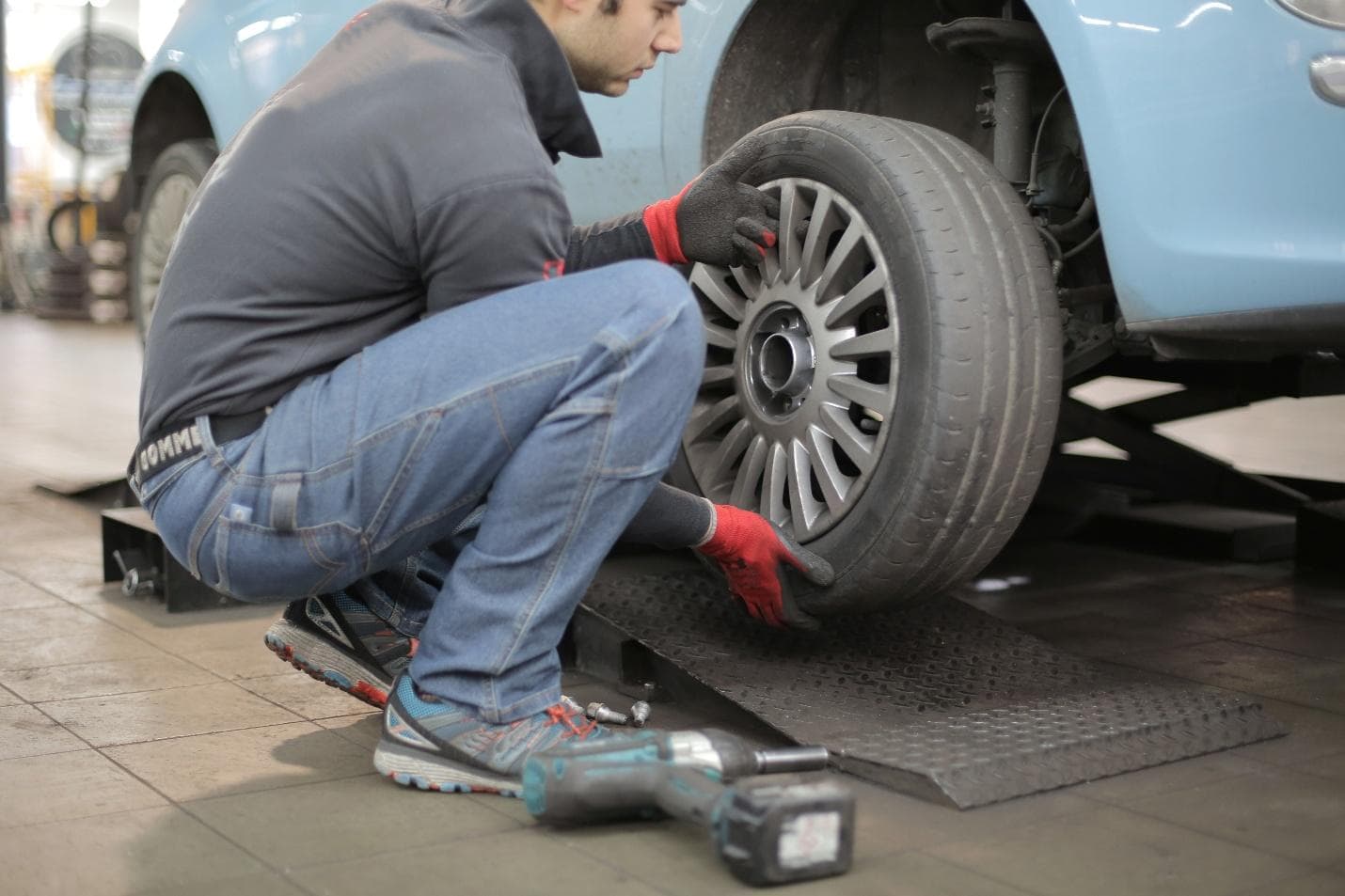 Who’s Liable in a Tire Blowout Car Accident in Nevada?