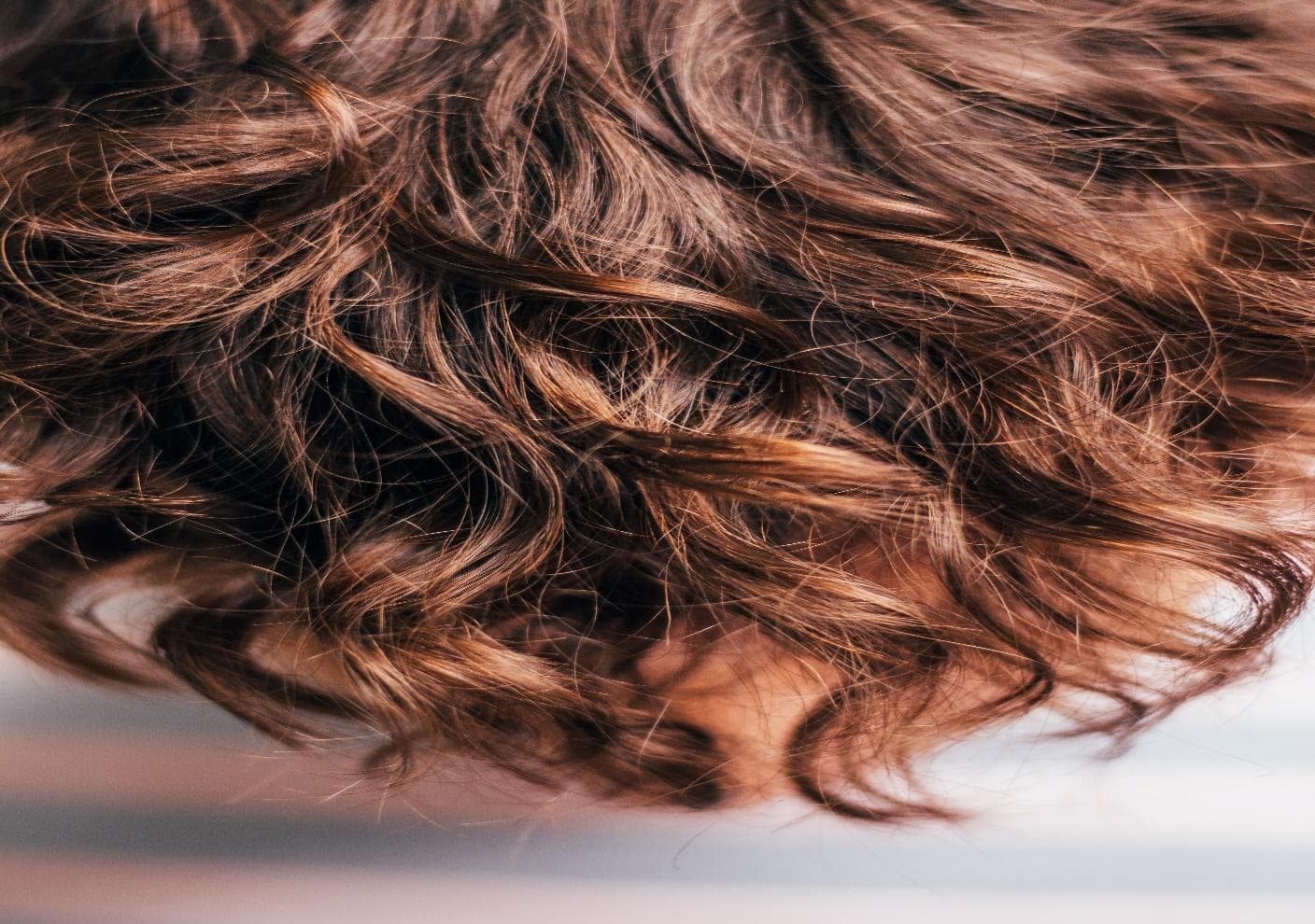 ¿Puede el alisador de cabello causar daño cerebral?