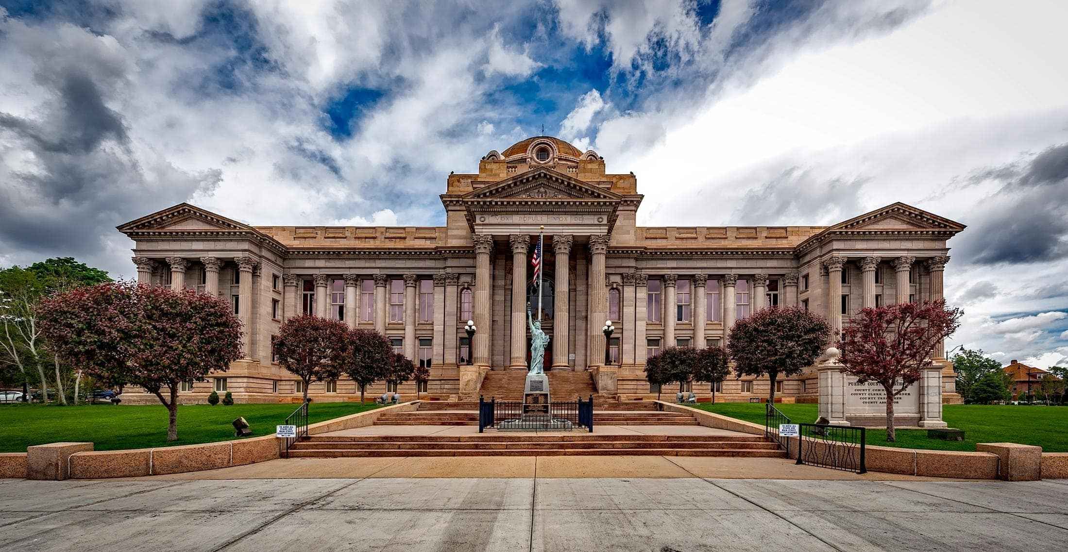 Courthouse where comparative vs contributory negligence is determined.